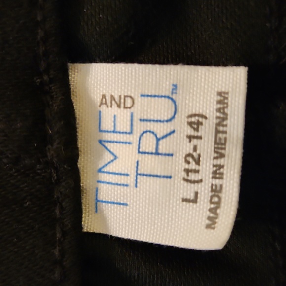 Time and Tru black capris size large 12-14 - Picture 4 of 5